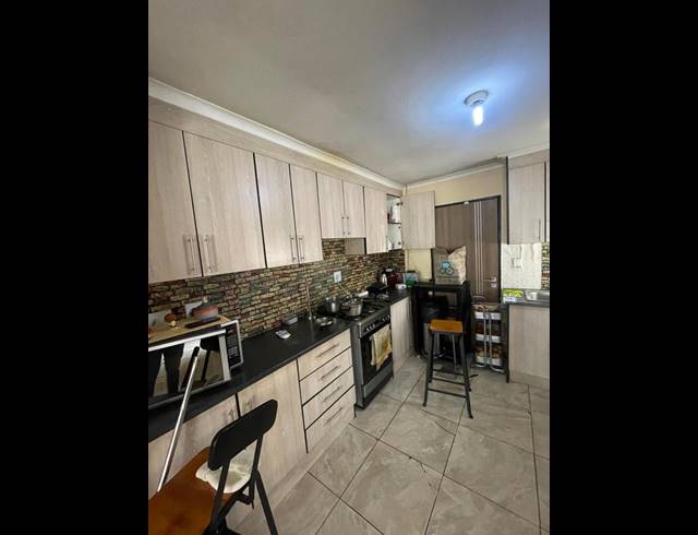 2 BEDROOM PROPERTY TO RENT IN GOUDRAND